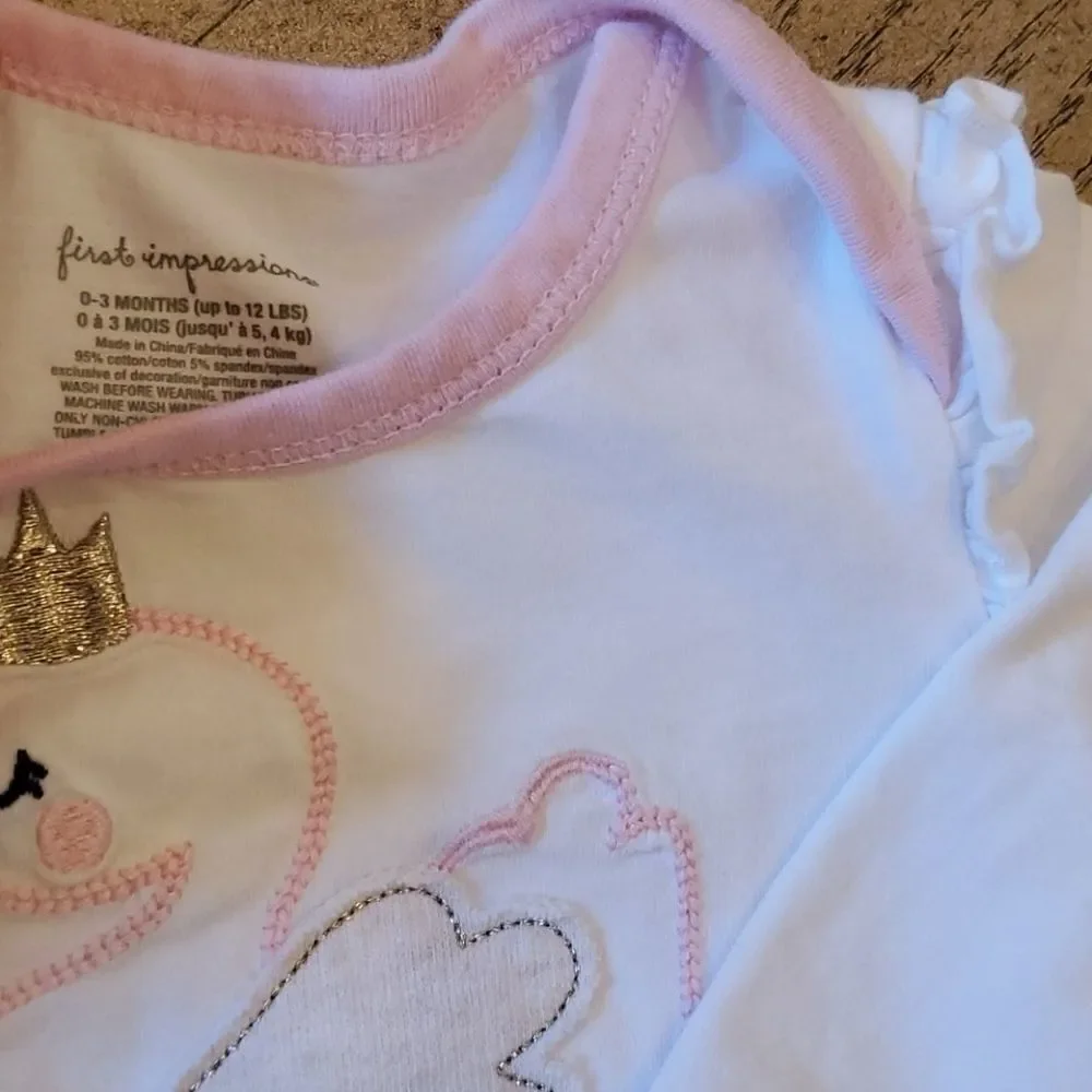 0-3 month long sleeve onsie. First Impressions.
